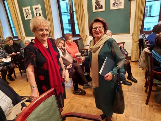 Może być zdjęciem przedstawiającym 6 osób