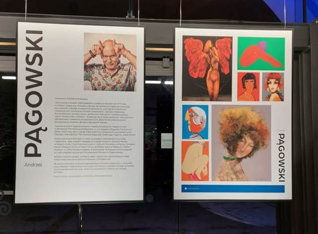 Obraz zawierający tekst, plakat, wystawa, w pomieszczeniuZawartość wygenerowana przez sztuczną inteligencję może być niepoprawna.